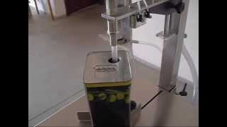 Riempitrice semiautomatica per olio  Volumetric Filler for edible oil [upl. by Towbin337]