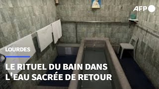 Au pélerinage de lAssomption les croyants de Lourdes renouent avec le rituel du bain  AFP [upl. by Soulier]