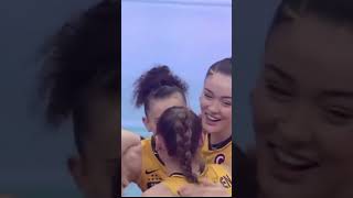 Gabi bloqueando Isabelle Haak com uma mão Aqui não miga 🤭 Vakifbank x Conegliano volleyball [upl. by Waverly987]