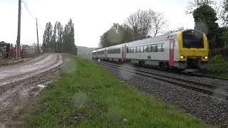 NMBS 4126 en 4164 komen langs Landskouter gereden [upl. by Alahs]