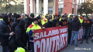 Protesta operai Ansaldo Energia allassemblea Confindustria a Genova [upl. by Lamont838]