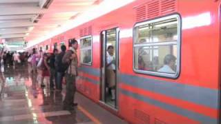 Mamut en la estación Talismán del Metro [upl. by Repard620]