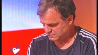 MARCELO BIELSA EN TELETON CHILE AYUDA A CHILE [upl. by Bywoods]