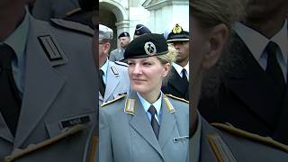 Einmarsch Ehrenzug UniBw M mit dem Regimentsgruß🦅🇩🇪bundeswehr militär soldaten parade marsch [upl. by Inalak]