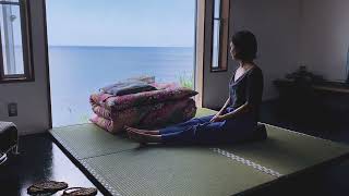 Japanisches Bett Futon und Tatami in einem Haus am Meer [upl. by Podvin]