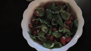 Como preparar uma salada Caprese  As melhores saladas [upl. by Sivrahc]