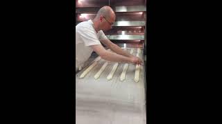 バゲットの達人 パリのパン屋 クープ編 Un boulanger qui fait des baguettes à Paris [upl. by Asus309]