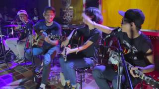 The Adams  WaitingKonservatif Acoustic Live At Gudang Sarinah 29092016 [upl. by Hanikahs]