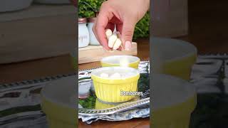 Como hacer Gelatina de QUESO PHILADELPHIA Y BOMBONES  Recetas de postres  Cocina Vital [upl. by Arraeit]