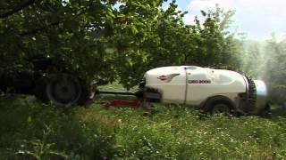 KUHN Pulverisation  vignes amp vergers En action [upl. by Brouwer]