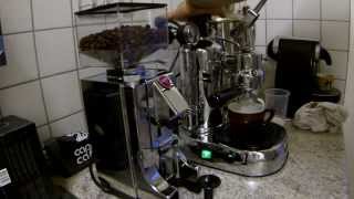 LA PAVONI Professional Lusso mit Milchaufschäumer [upl. by Annairam]