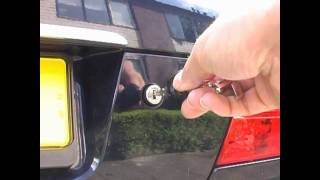 BMW E38 7 series unlocking the car with the key with a flat battery [upl. by Dolores]