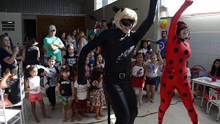 As crianças dançando com a Ladybug e o catnoir  Magia das festas [upl. by Eelarual269]