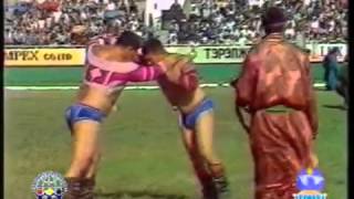 Mongolian wrestling 1997 Baterdene Vs Munkherdene  YouTube [upl. by Kinnon]