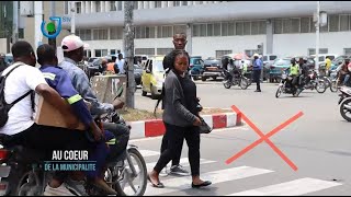 Douala Le passage clouté facilitetil la traversée de la chaussée aux piétonsQuelques clichés [upl. by Oam]