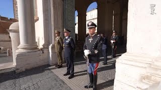 Giornata dellUnità Nazionale al cambio della guardia al Quirinale anche il cane Briciola [upl. by Brothers]