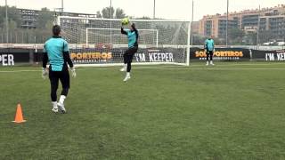 Video de entrenamiento de porteros de fútbol Juego con el pie II [upl. by Severson71]