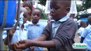 Côte dIvoire une ONG sensibilise les enfants au lavage des mains [upl. by Signe]