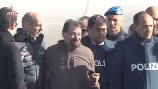 Roma larrivo di Cesare Battisti allaeroporto di Ciampino [upl. by Arehs]