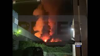 Chieti Scalo vasto incendio in un’azienda di materie plastiche [upl. by Peria930]