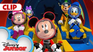 Goofys Hot Dogs 🌭  Mickey Mouse Funhouse  disneyjr [upl. by Odnala296]