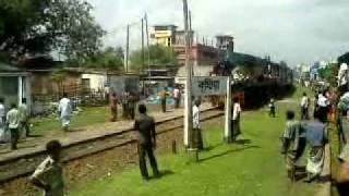 Bangladesh Railway RajshahiGoalondo ghat Modhumoti Intercity Train on KhustiaMP4 [upl. by Savihc]