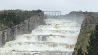 Ouverture de vannes à l’aménagement RobertBourassa [upl. by Elia]