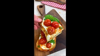 BRUSCHETTA con CREMA di RICOTTA e POMODORINImamma miaaa🤤 Shorts [upl. by Niamart]