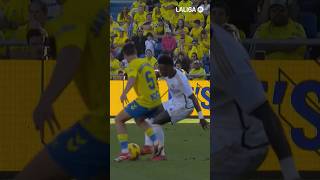 OMG VINICIUS 🫠 skills vinijr [upl. by Neerahs]