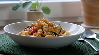 One Pot Pasta mit Tomaten amp Blattspinat Rezept  One Pot Pasta with Tomatoes amp Spinach ENG SUBS [upl. by Euginomod]