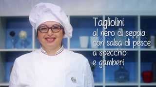 Tagliolini al nero di seppia con salsa di pesce a specchio e gamberi [upl. by Simaj]