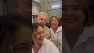 Piloto será investigado tras saludo al expresidente Álvaro Uribe😮 [upl. by Gerhan]