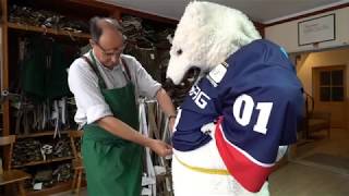 EisbärenMaskottchen Bully erkundet das Berchtesgadener Land [upl. by Florri]