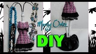 DIY ✄PORTA COLLARES Y PULSERAS DE MUÑECA ◘ RECICLANDO ◘ [upl. by Rue]