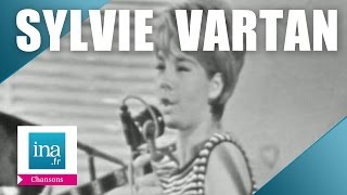 Sylvie Vartan quotLes vacances se suiventquot  Archive INA [upl. by Leese]