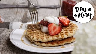 Sensationelle Waffeln mit Banane  vegan und super lecker [upl. by Woo]