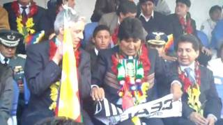 Evo Morales recebe o quotManto Sagradoquot do Ceará Sporting Club [upl. by Airetnuhs771]