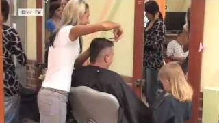 Video des Tages  Das Dorf der Friseure [upl. by Ahtelra]