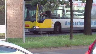 Diskussion mit einem Busfahrer der BVG auf der Linie 249 in der Uhlandstraße [upl. by Cranford]