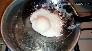 طريقة تحضير البيض المقلي في الماء loeuf poché  pouched eggs 🍳 [upl. by Messere]