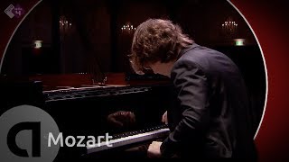 Mozart Piano Concerto no 22  K482  Hannes Minnaar  Live Classical Music [upl. by Bush756]