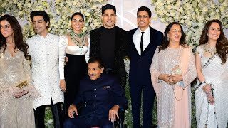 Siddharth Malhotra amp Kiara Advani Family Photo at there Wedding Reception 🤩💕📸 [upl. by Ahsael]