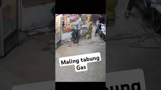 2 pemuda ini dengan santai nya membawa lari Tabung gas dari warung [upl. by December]