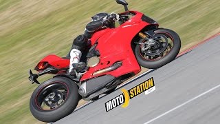 Essai Ducati Panigale 1299 S  Desmoniaque [upl. by Anaizit]