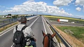 Jazda konna nad autostradą [upl. by Auehsoj]