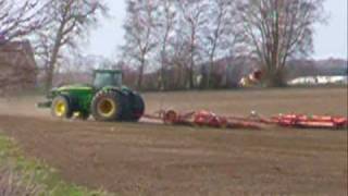 JohnDeere i vårbruk Sköna toner från en lagom ansträngd 8520 [upl. by Huff506]