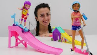 Barbie oyunları Chelsea ve Sevcan kaykaycı Stecie ile tanışıyorlar [upl. by Otrebogad989]