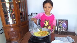 Main Masak Masakan Beneran  Masak Telur Dadar Enak Banget [upl. by Standish]