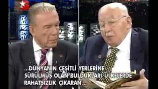 Erbakan Hocanın başucunda Harun Yahya kitabımp4 [upl. by Annaili856]