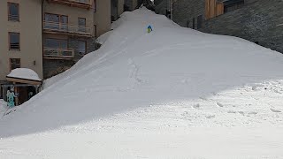 Green LINK from Tignes 2100 to Chaudannes lift called CENTRE  SLOPE AT THE END  Apr 2023 [upl. by Bevan13]